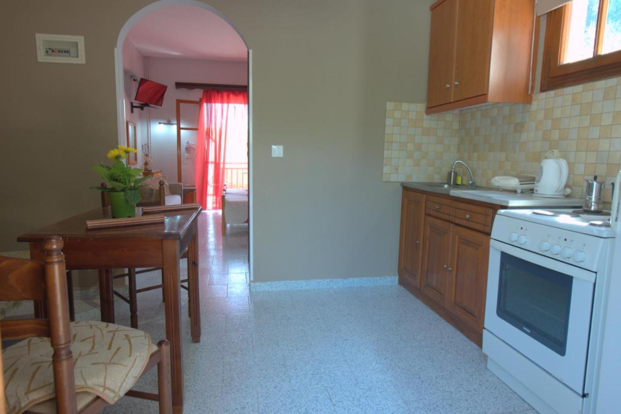 Ilias Apartments Ipsos Esterno foto